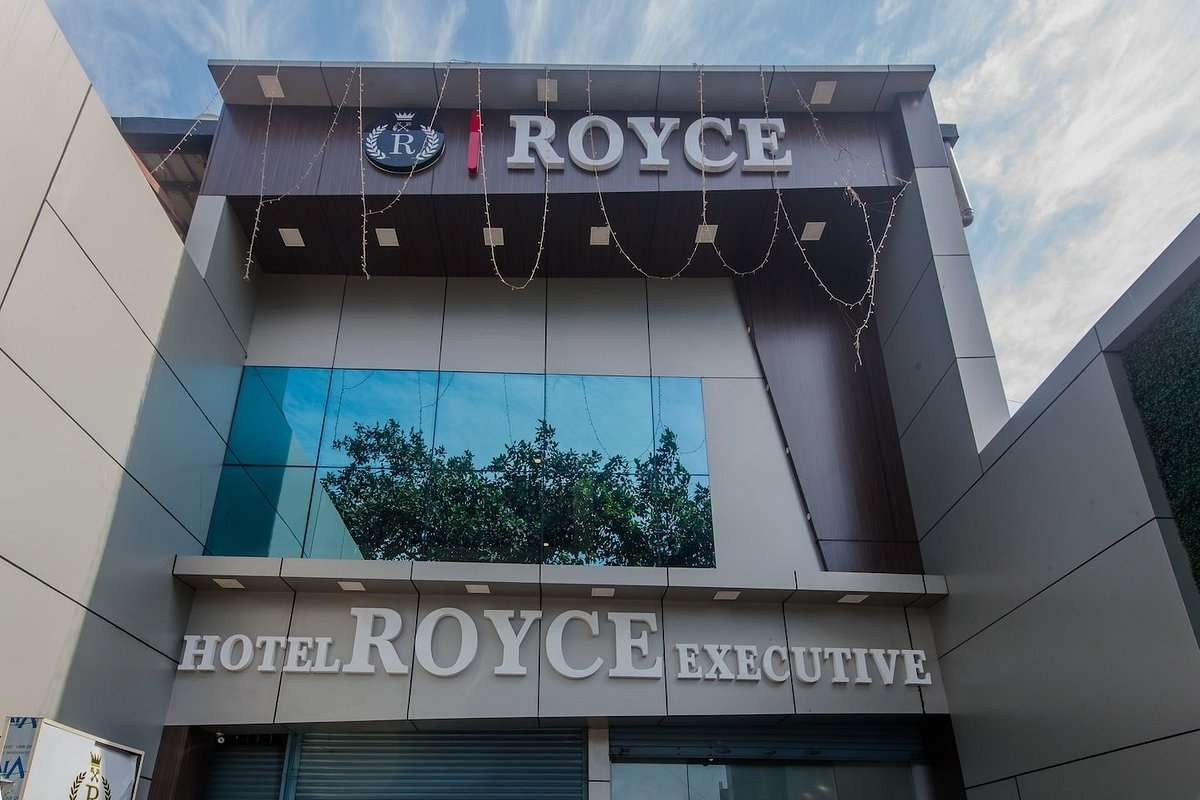 Hotel Royce Executive,  Kurla