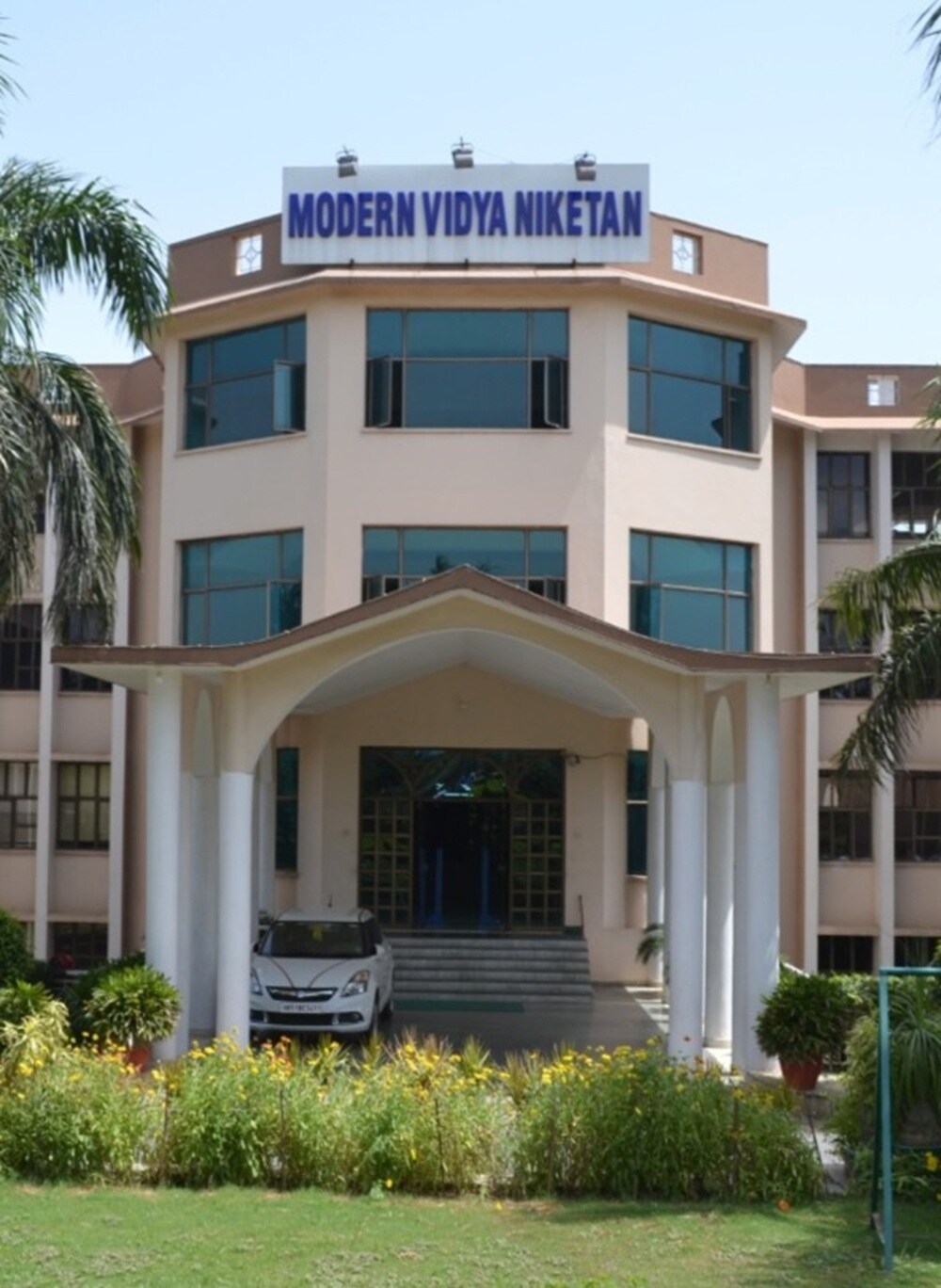 Modern Vidya Niketan Aravali Hills Sector 21C