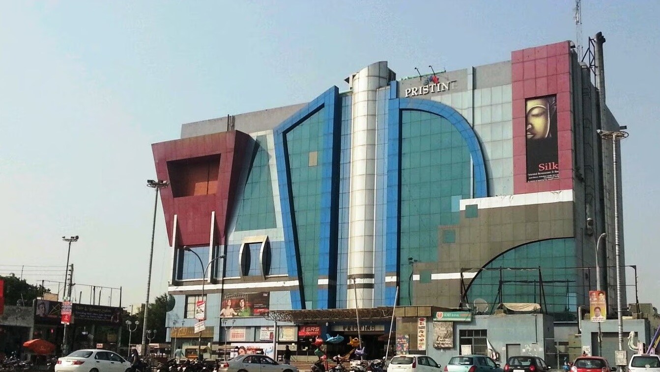 Pristine Mall Sector 31