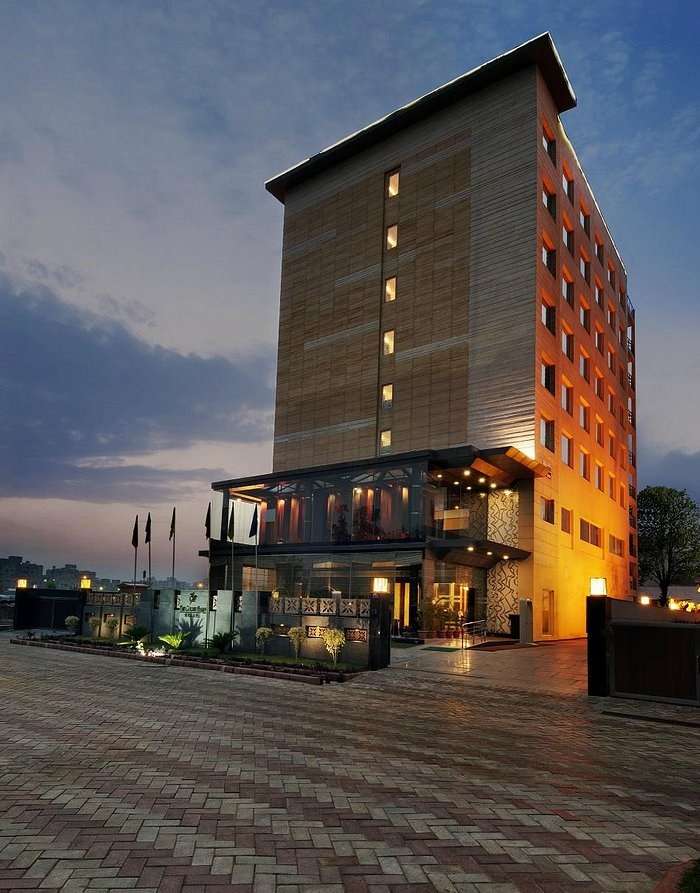 The Golden Palms Hotel,  Ghazipur