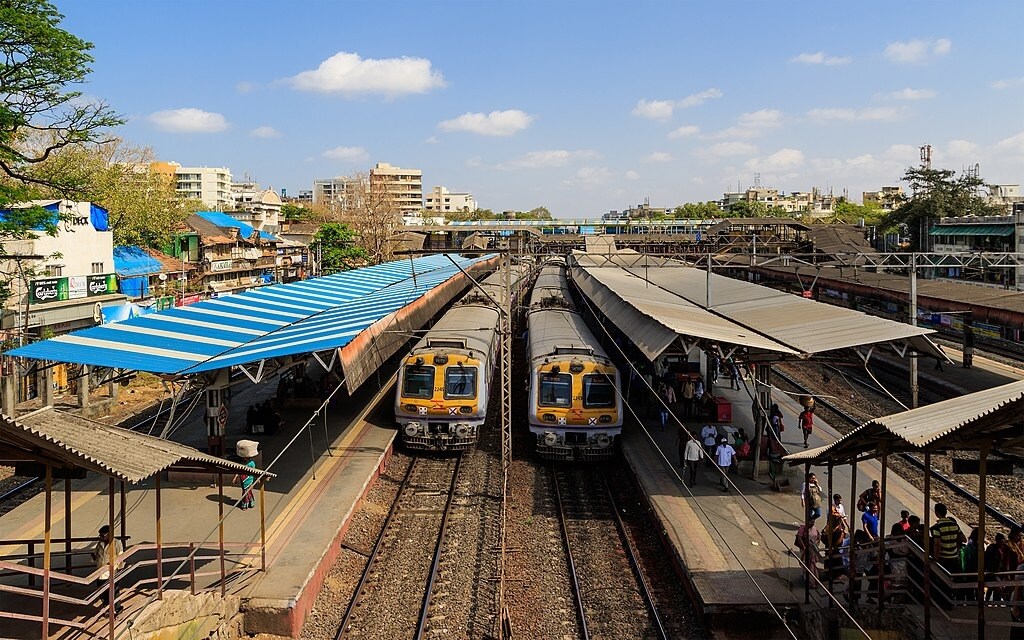 Ville Parle Railway Station Juhu