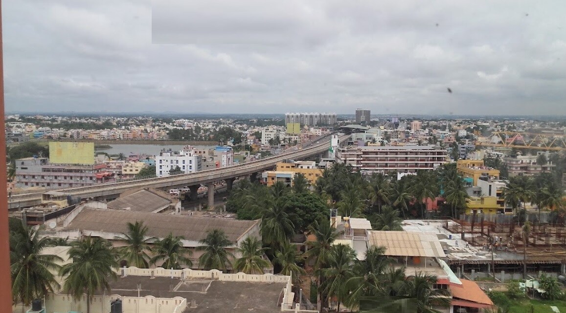 Jalahalli_a train on a train track in a city