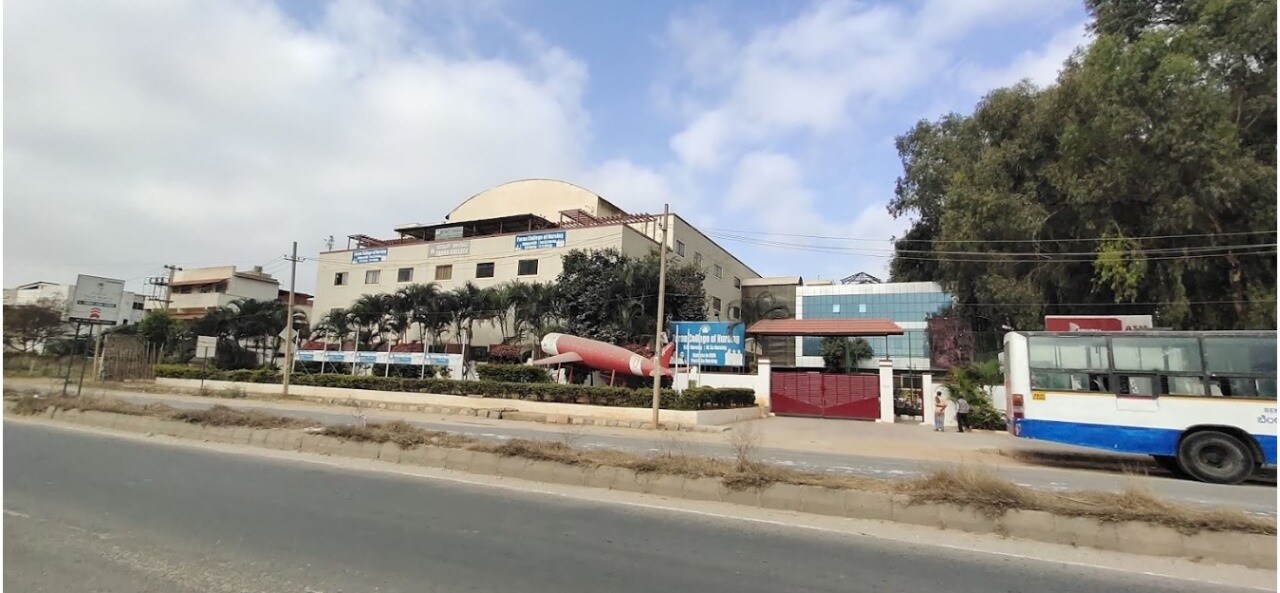 Kannur_a bus is parked on the side of the road