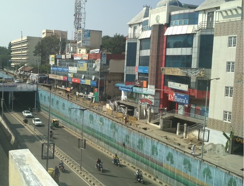 Malleswaram_a city street filled with lots of tall buildings
