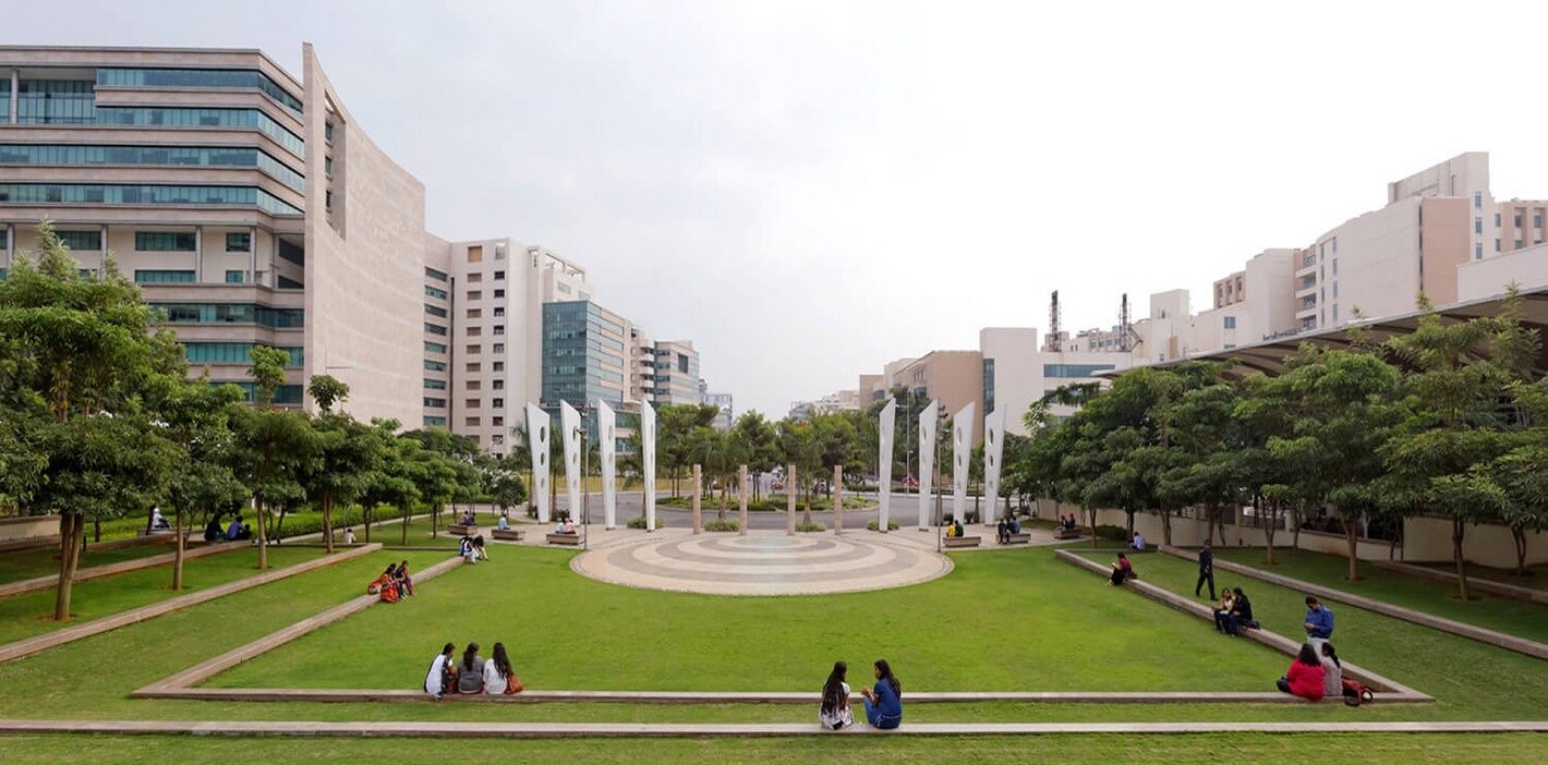 Nagavara_people are walking around in a park