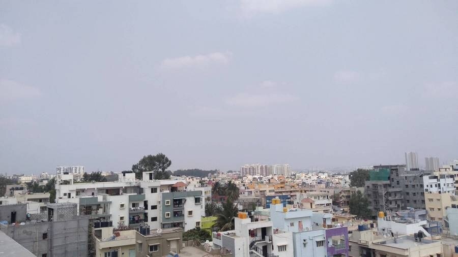 Ramamurthy Nagar_a city with lots of buildings and lots of cars