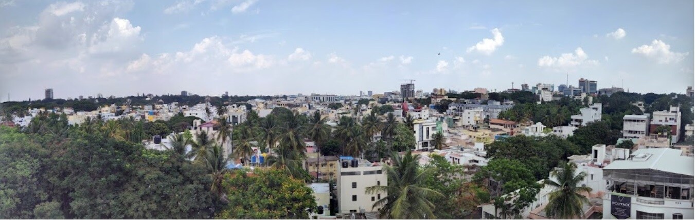 Vasanth Nagar_a city with lots of trees and buildings