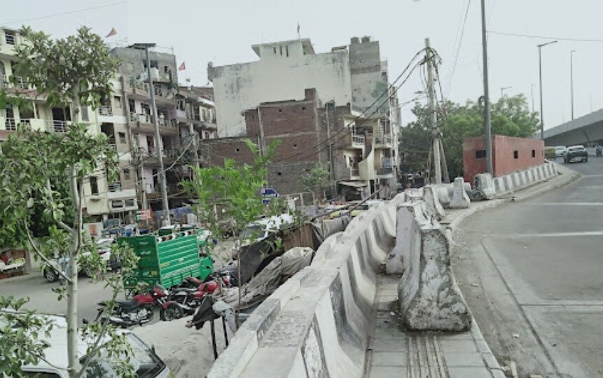 Aliganj_motorcycles are parked on the side of the road