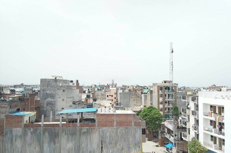 Deoli_a building with a large building on top of it