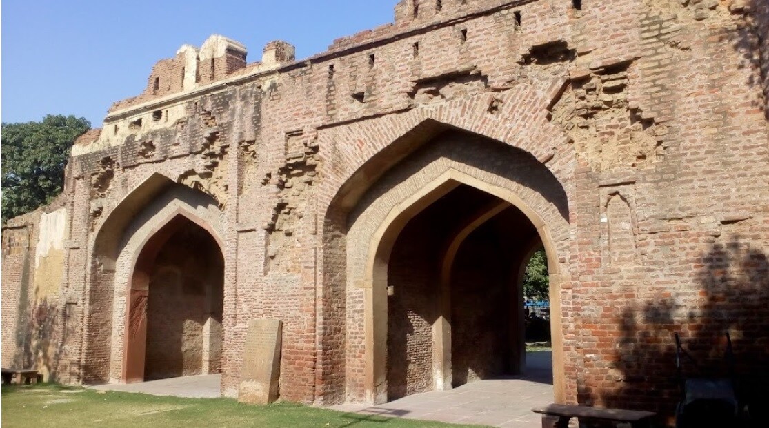 Kashmiri Gate_a large stone building with a clock on it