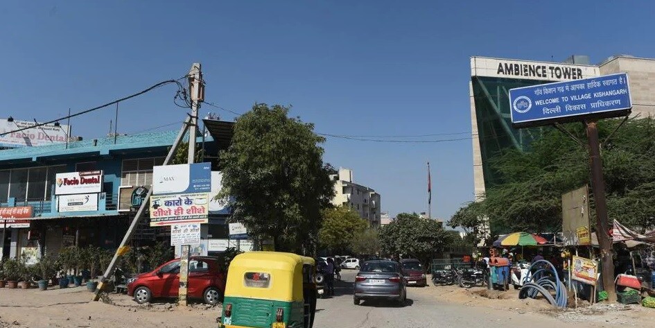 Kishangarh_a city street filled with lots of parked cars