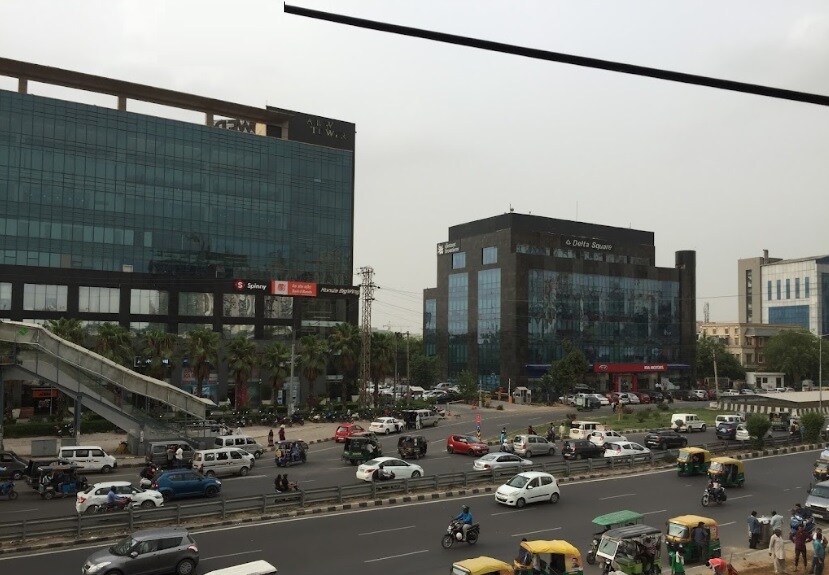 Mehrauli Gurgaon Road_a city street filled with lots of traffic