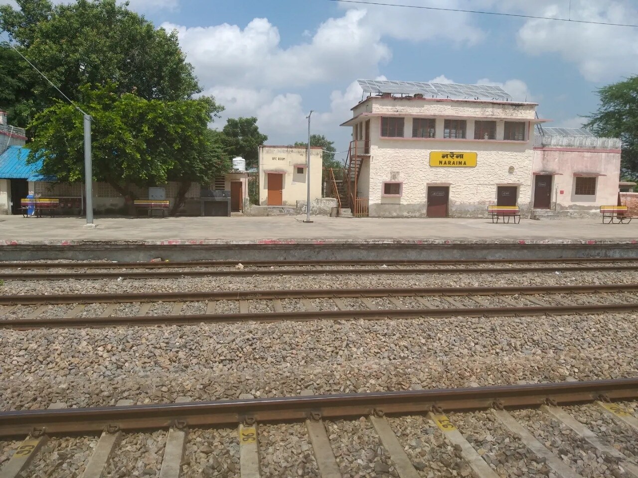 Naraina_a train station with a train on the tracks