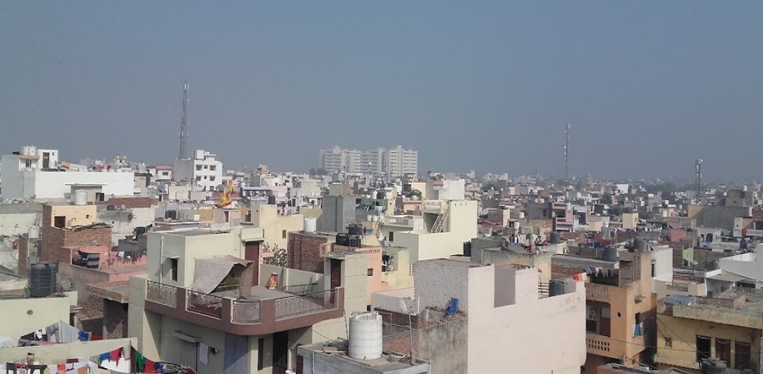 Narela_a city with lots of buildings and a sky background