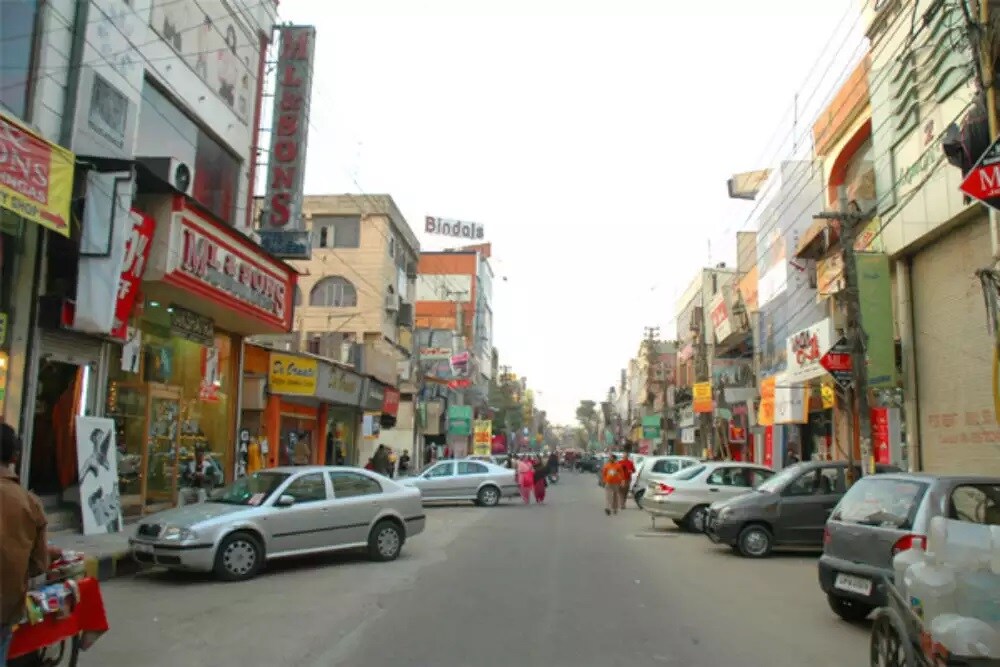 Rajouri Garden_a busy city street filled with cars and pedestrians