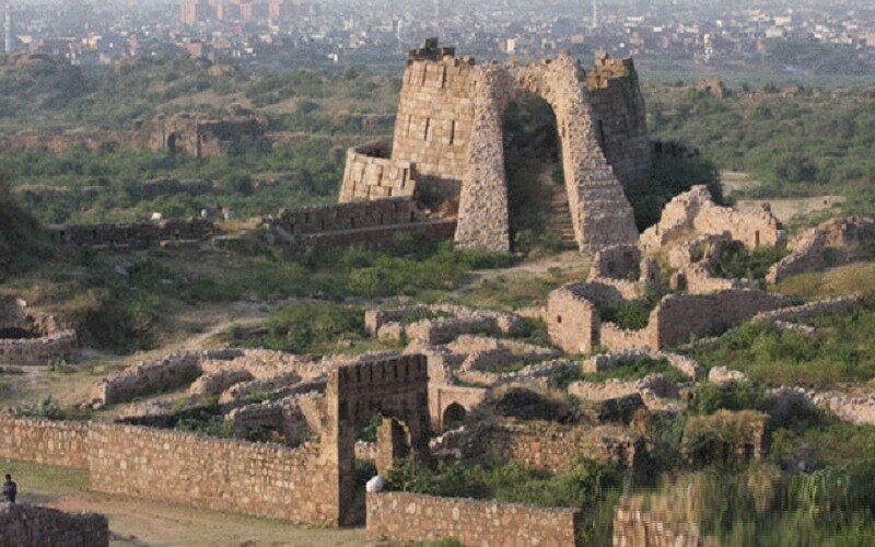 Tughlakabad_"a large stone building with a clock on its side"