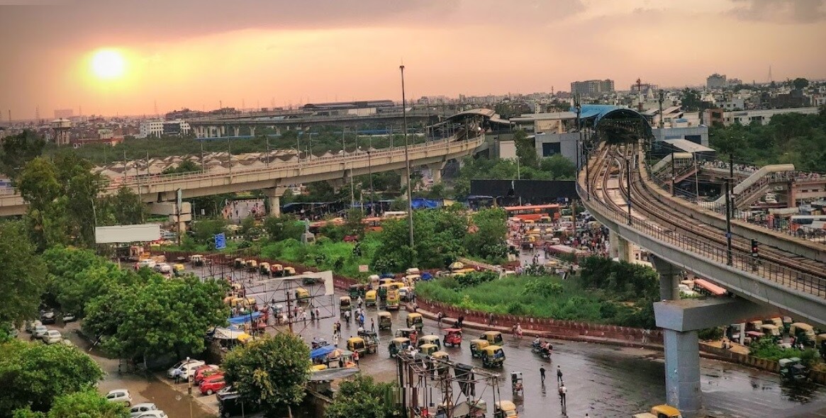 Anand Vihar_a train on a train track in a city