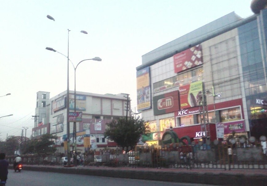 Gandhi Nagar_a city street filled with lots of tall buildings