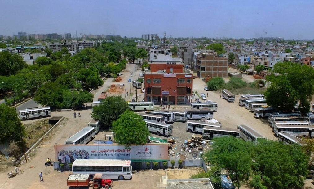 Sanjay Nagar_a large building with a lot of windows on top of it