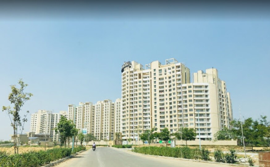 Dharampur_a city street filled with lots of tall buildings