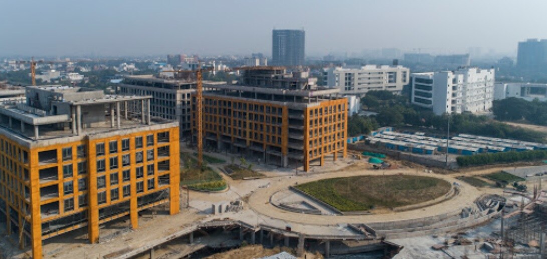 Sector 16_a large building with a lot of tall buildings