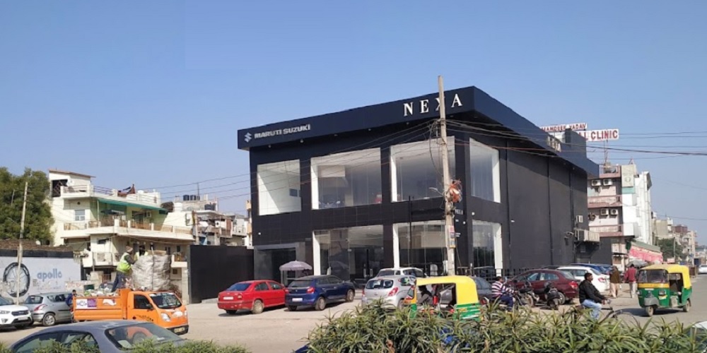 Shanti Nagar_cars parked in front of a building