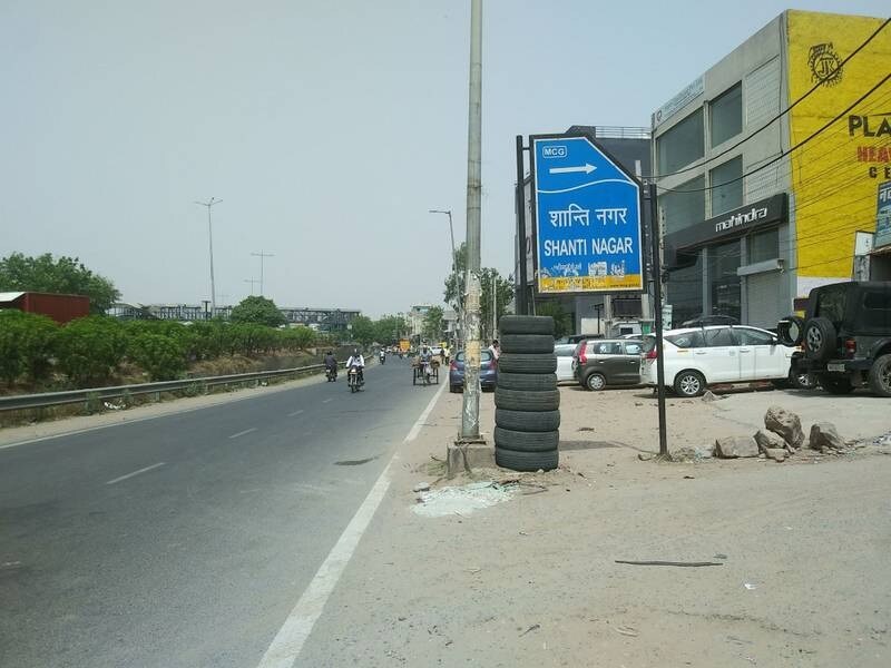 Shanti Nagar_a street sign on a pole on a city street