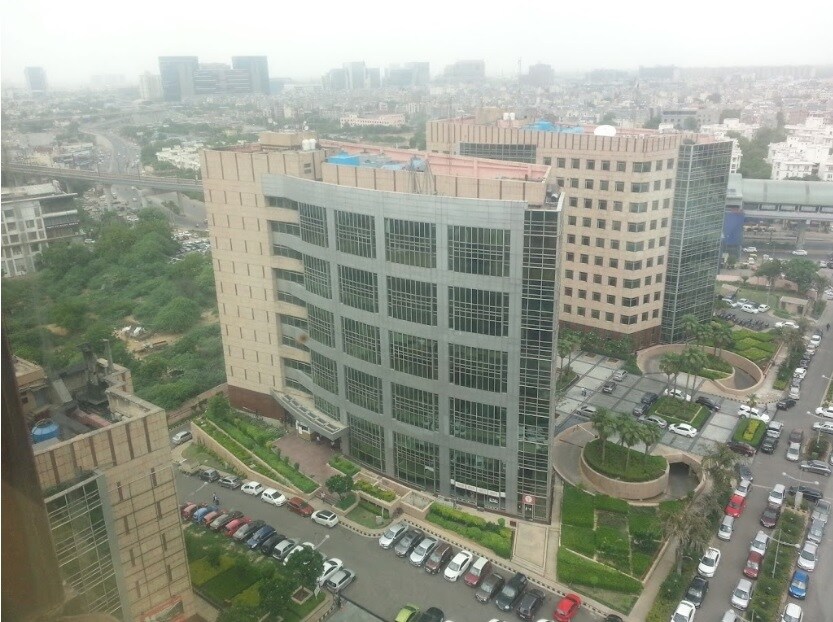 Sikanderpur_a city with tall buildings and tall buildings