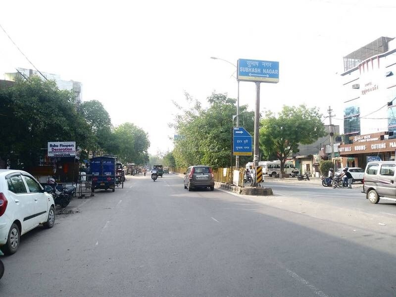 Subhash Nagar_a city street filled with lots of traffic
