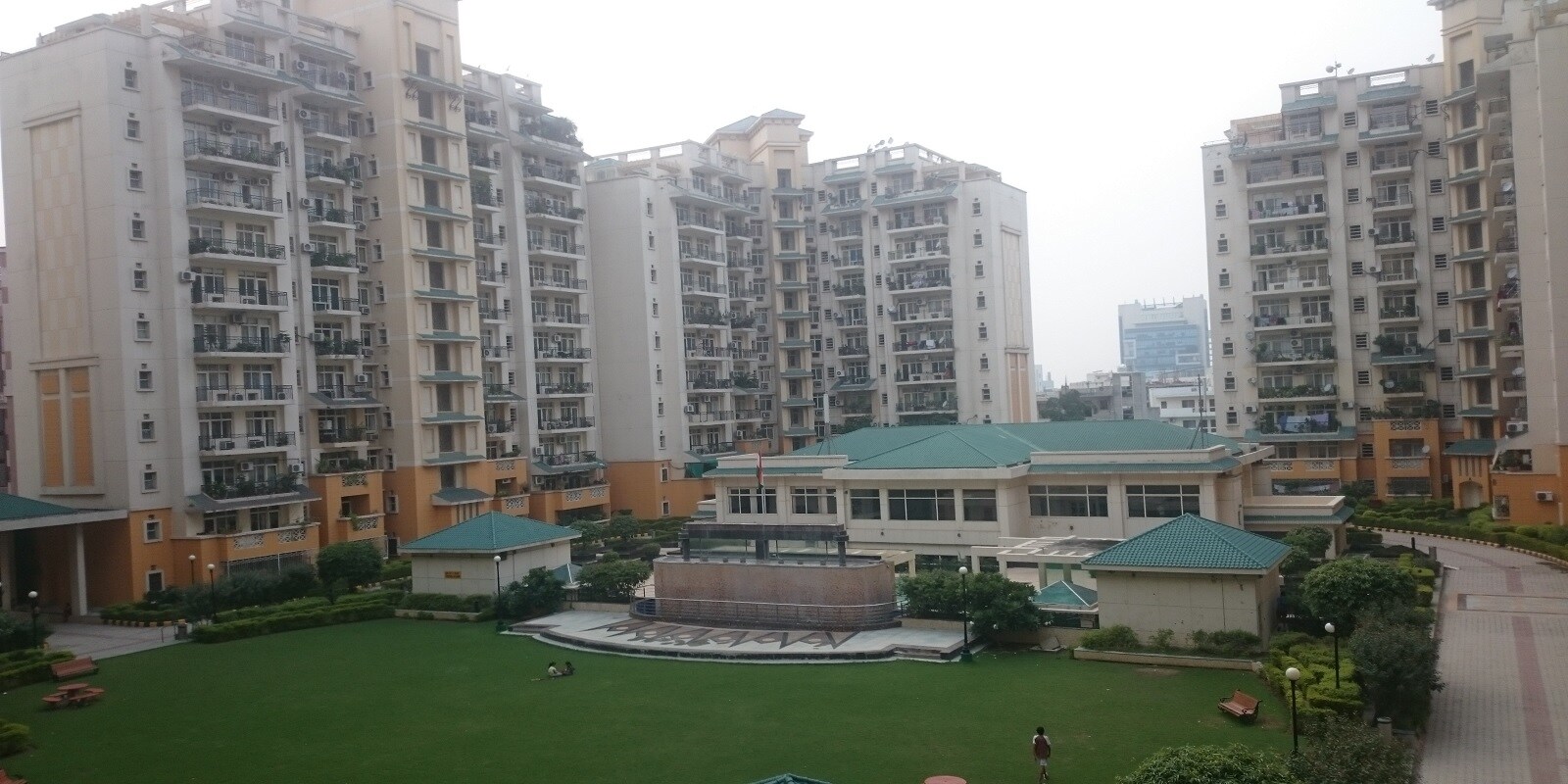 Suncity_a large building with a lot of windows