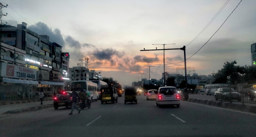 Chanda Nagar_a city street filled with cars and pedestrians