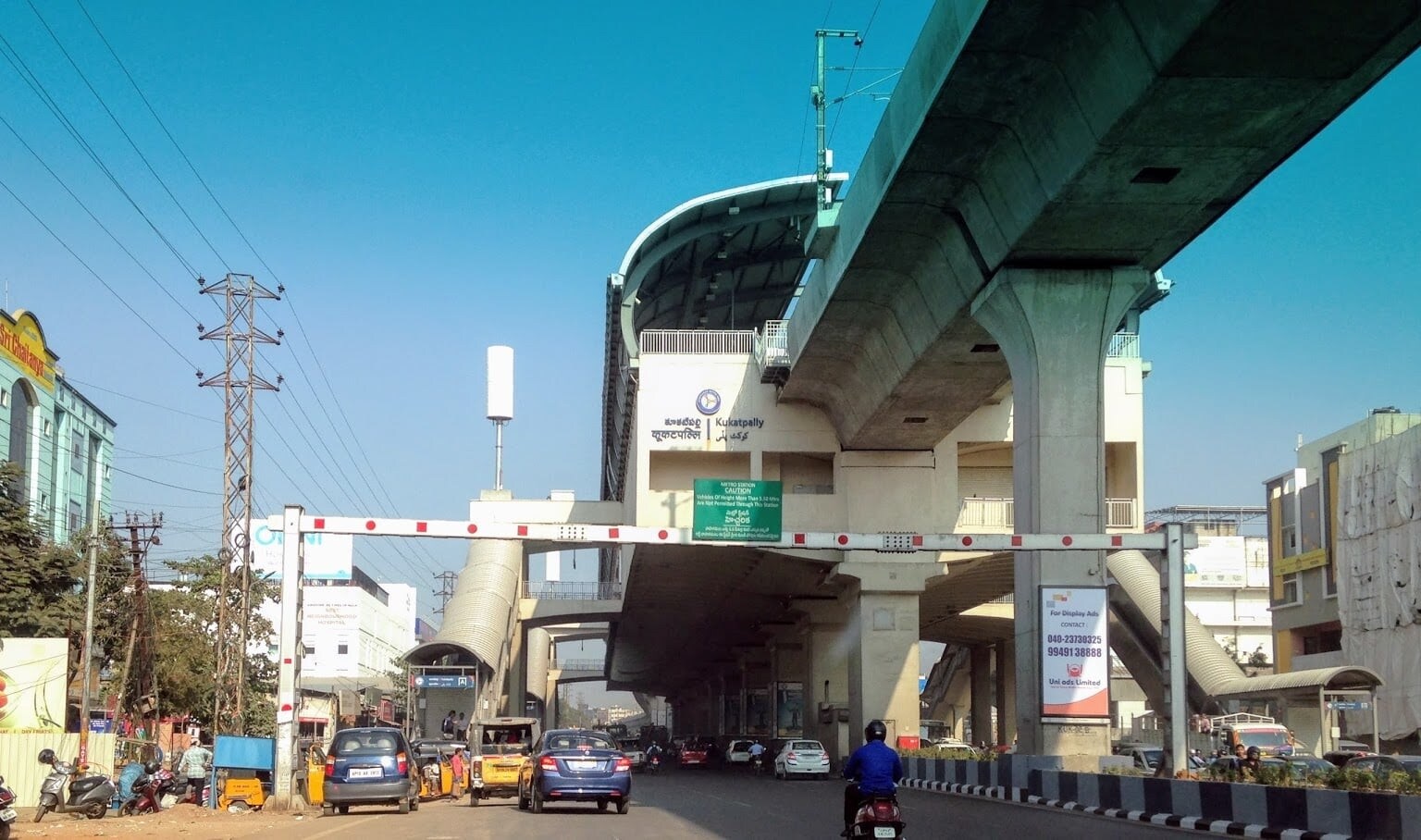 Kukatpally_a city street filled with lots of traffic