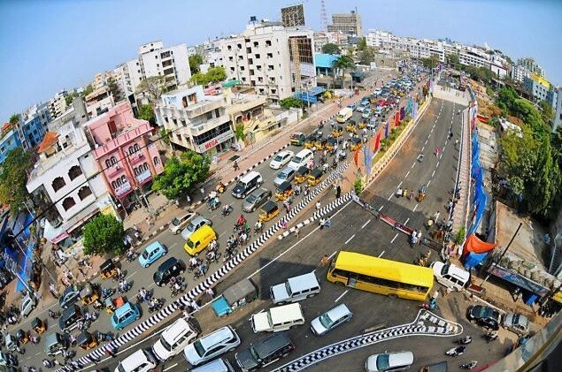 Lakdi ka pul_a city street filled with lots of traffic