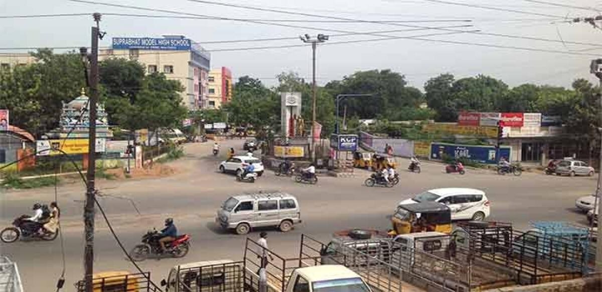 Nacharam_a city street filled with cars and motorcycles