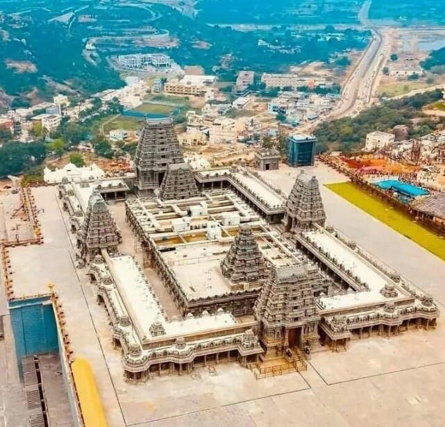 Yadagirigutta_a large building with a lot of windows on top of it