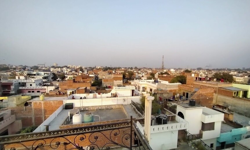 Devpur_a large building with a lot of windows