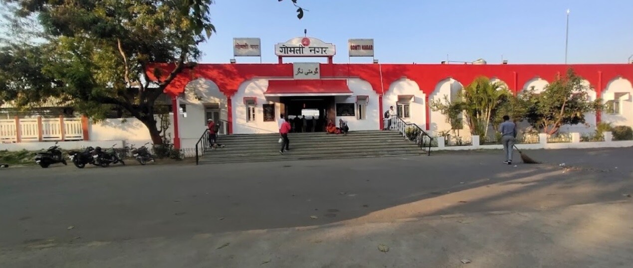 Gomti Nagar_a red brick building with a sign on the side of it