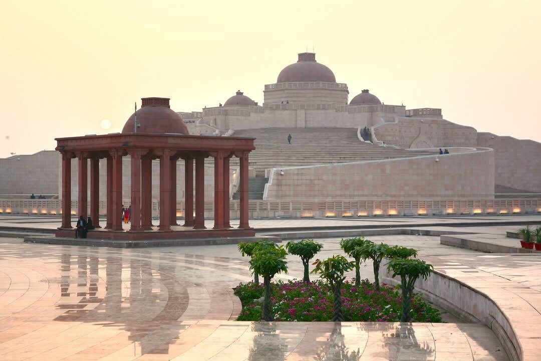 Gomti Nagar_a large stone building with a fountain in front of it