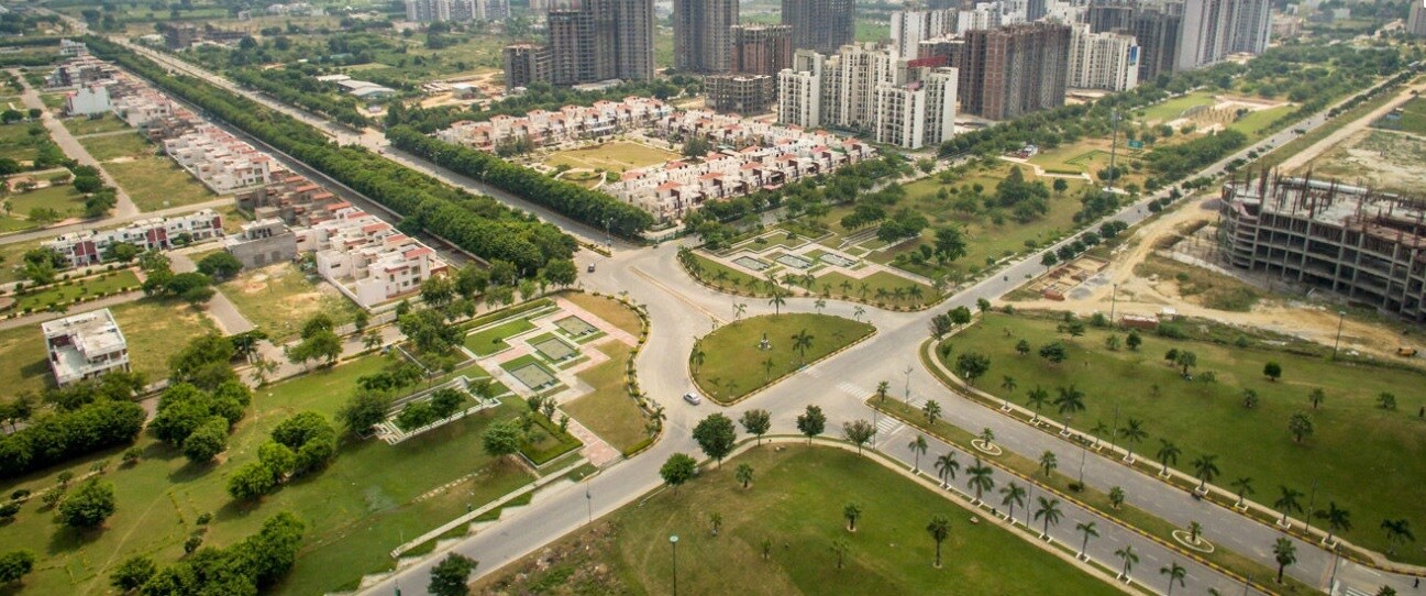 Hariharpur_a city with lots of tall buildings