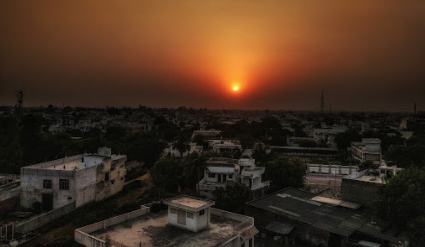 Krishna Nagar_a large building with a sky background