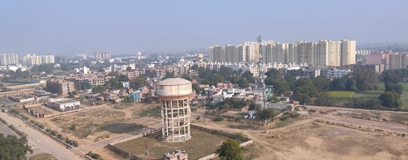 Sevai_a large building with a clock on top of it