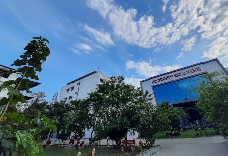 Sitapur Road_people walking down a street next to a building
