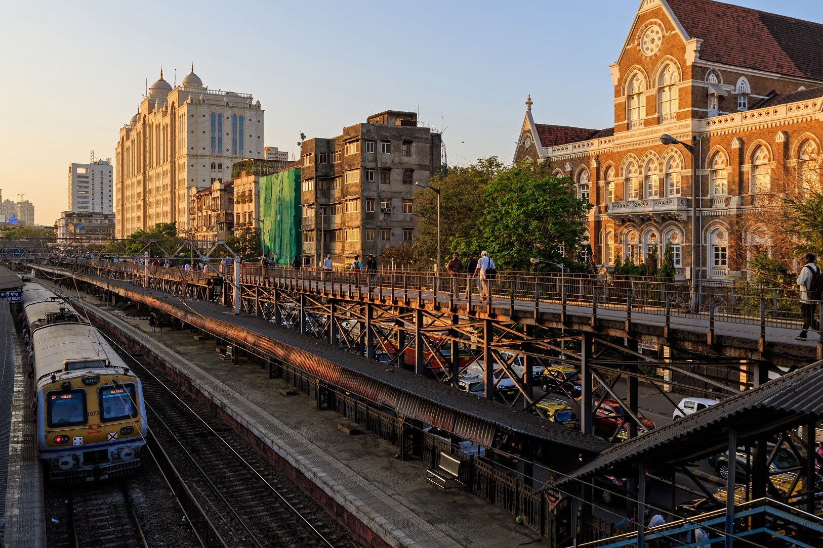 Charni Road_a train on a track near a train station