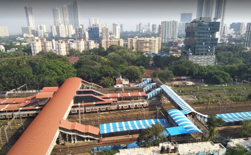 Krishna Nagar_a number of train tracks in a city