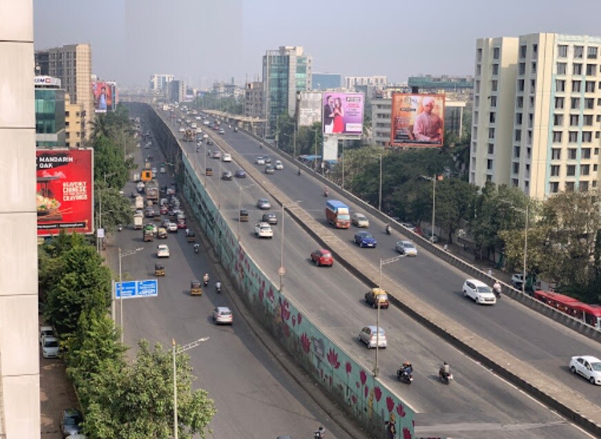 Navpada_a city street filled with lots of traffic