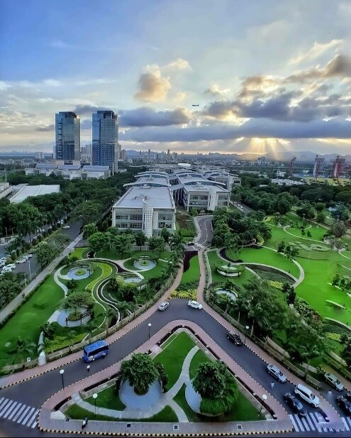 Ghansoli_a cityscape of a city with a large building