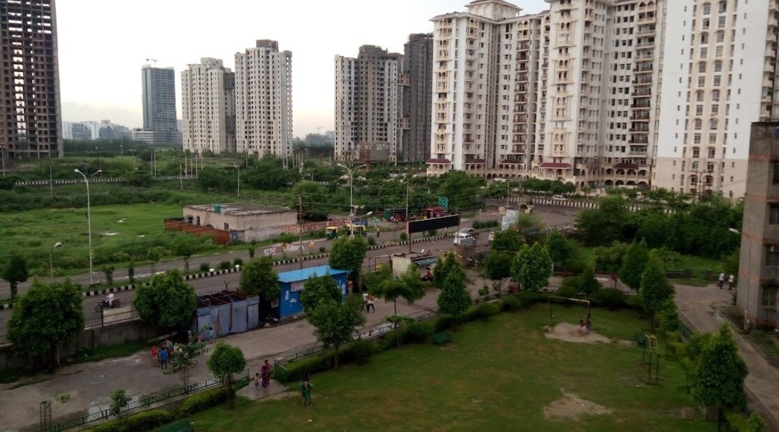 Gadarpur_a cityscape of a city with a large building