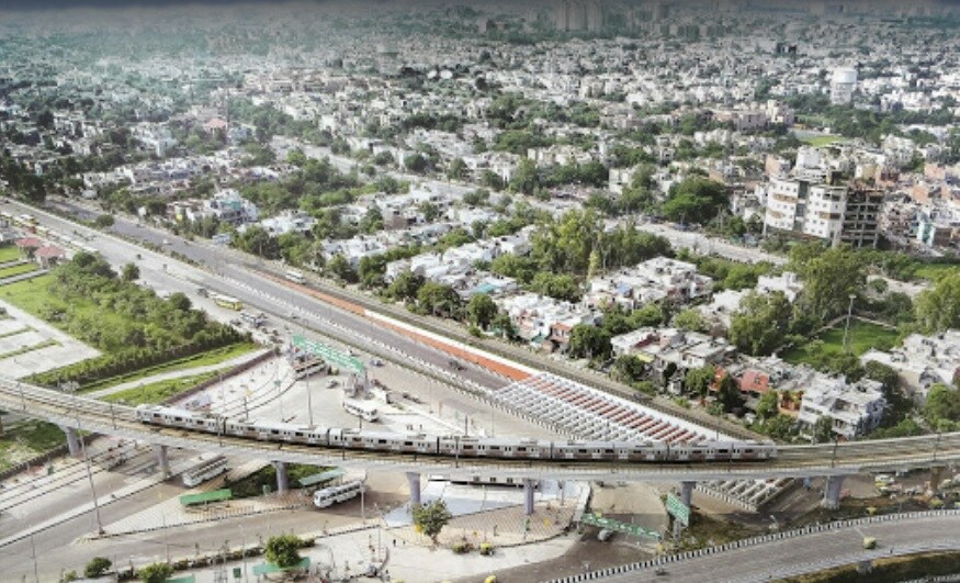 Khadar_a train on a track in a city