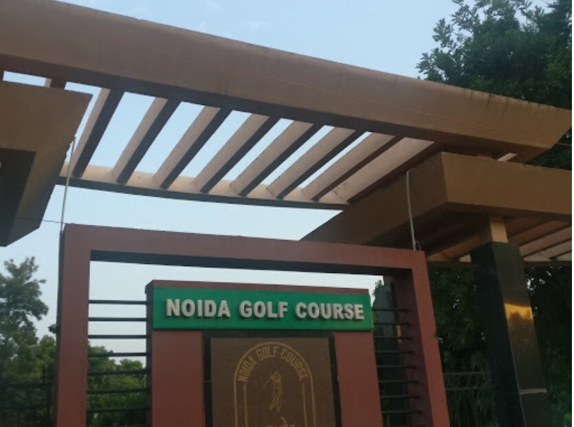Noida Golf Course_a street sign on the side of a building