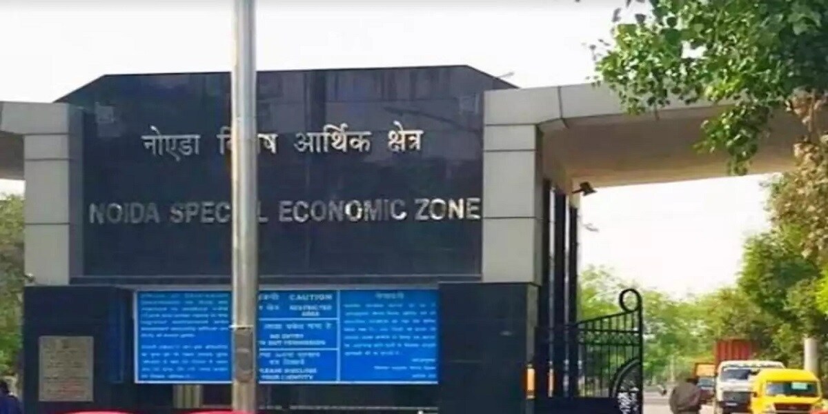 NSEZ_a sign on the side of a building